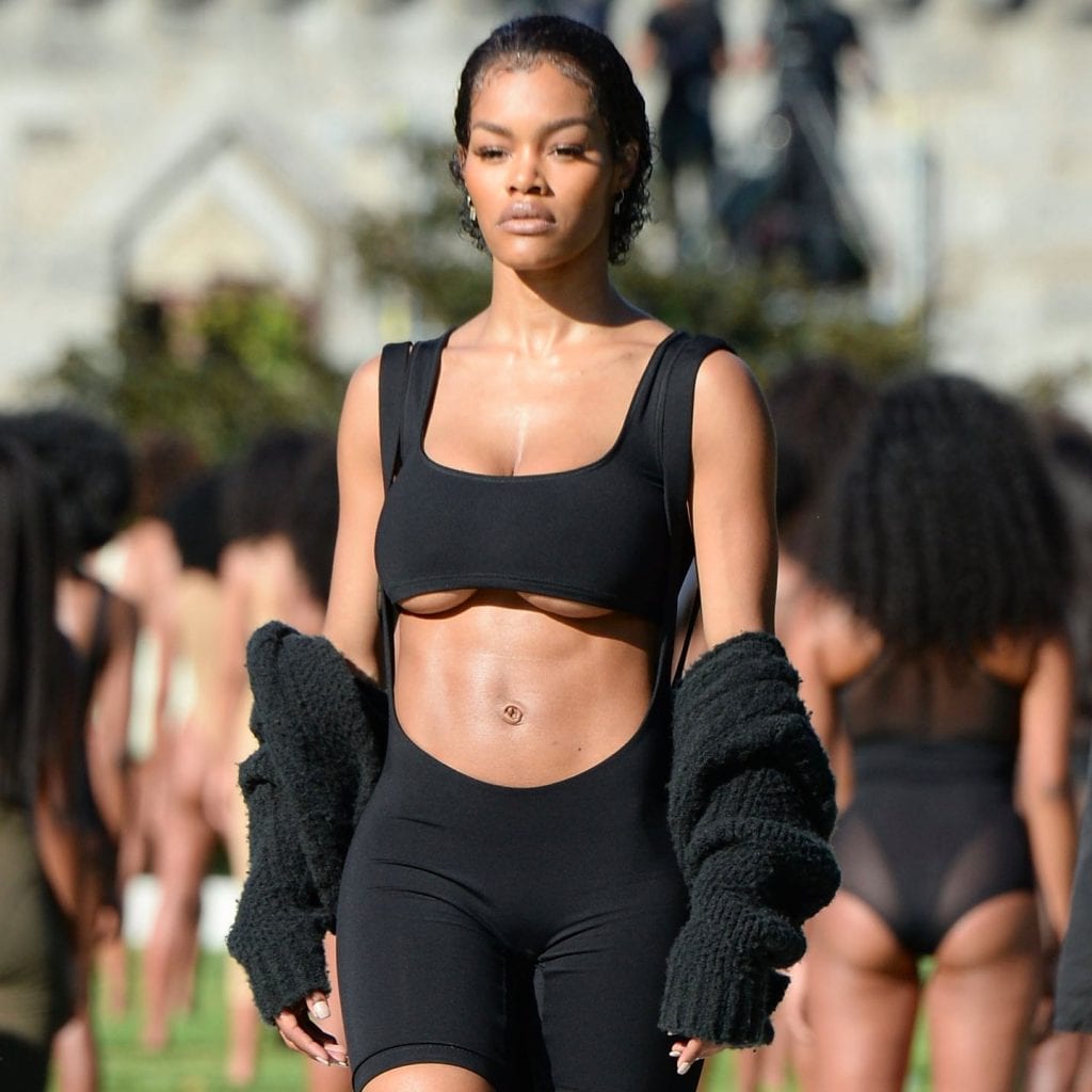 voyeur underboob ebony  Ebony Babe Flirts with Public in Tight Crop Top: Underboob Tease in the Park