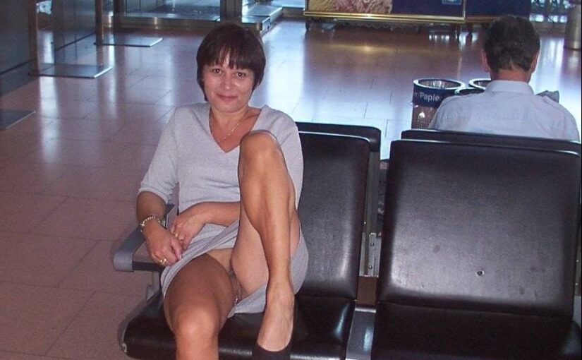 MILF flashing pussy at waiting area