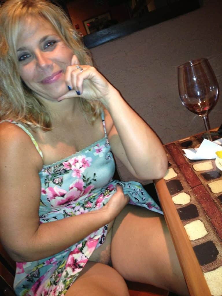 pussy flash public flashing mature hotwife hairy pussy blonde babes  Bar: Mature Blondes Tease