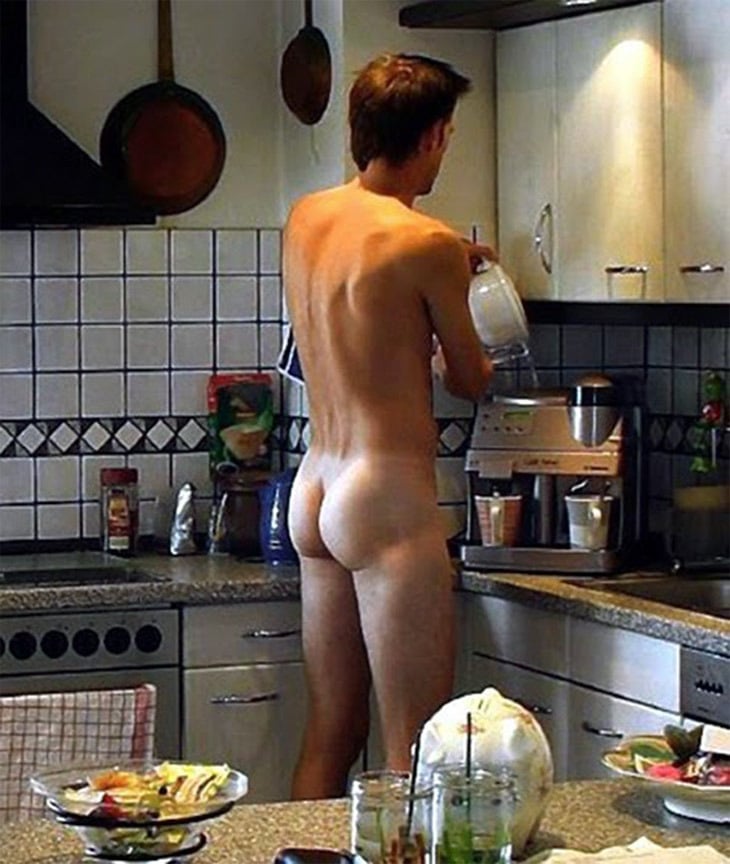 nudes accidental flash naked bf in the kitchen