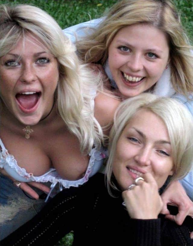 public flashing nip slip boobs flash blonde accidental flash a group photo with a slipped nipple