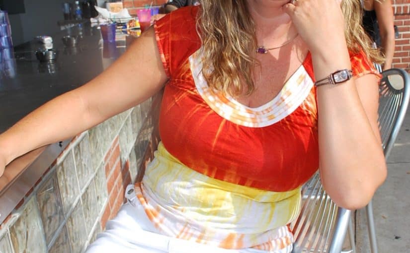 milf is resting in bar bottomless