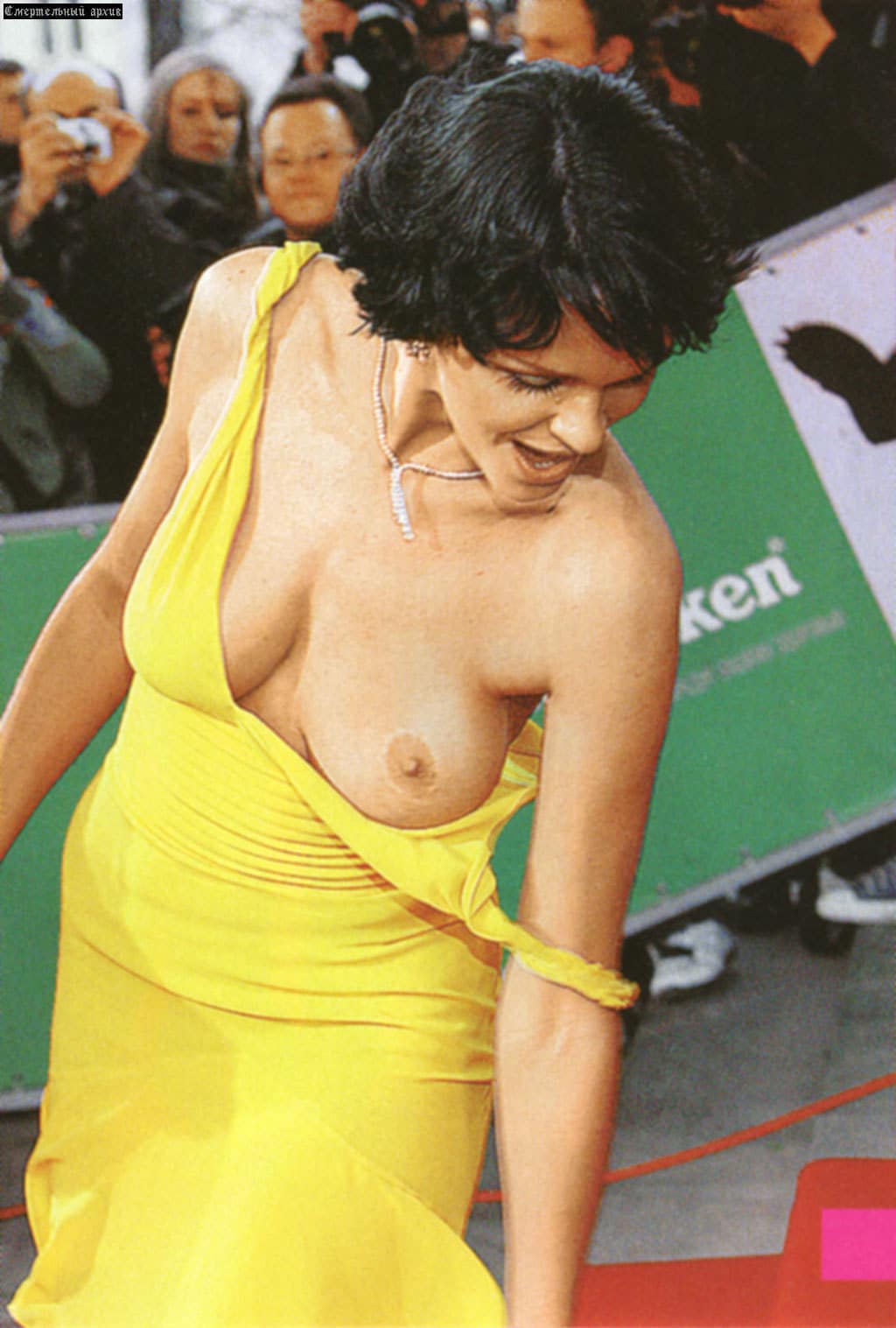 public flashing nude celebrity nip slip mature hotwife boobs flash accidental flash slipped nipple on the red carpet