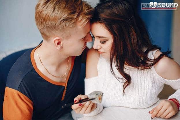 porn blog  The Art of PDA: Where is the Line between Cute and Cringe for Kissing and Cuddling